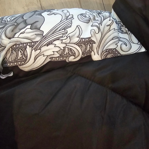 💋Versace Authentic Puffer Jacket *NEW - Picture 4 of 10